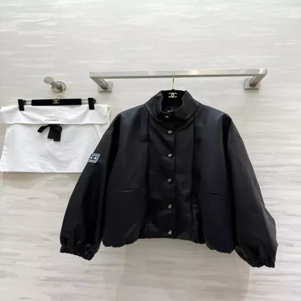 샤넬 빈티지 무드 에코레더 스탠드칼라 재킷