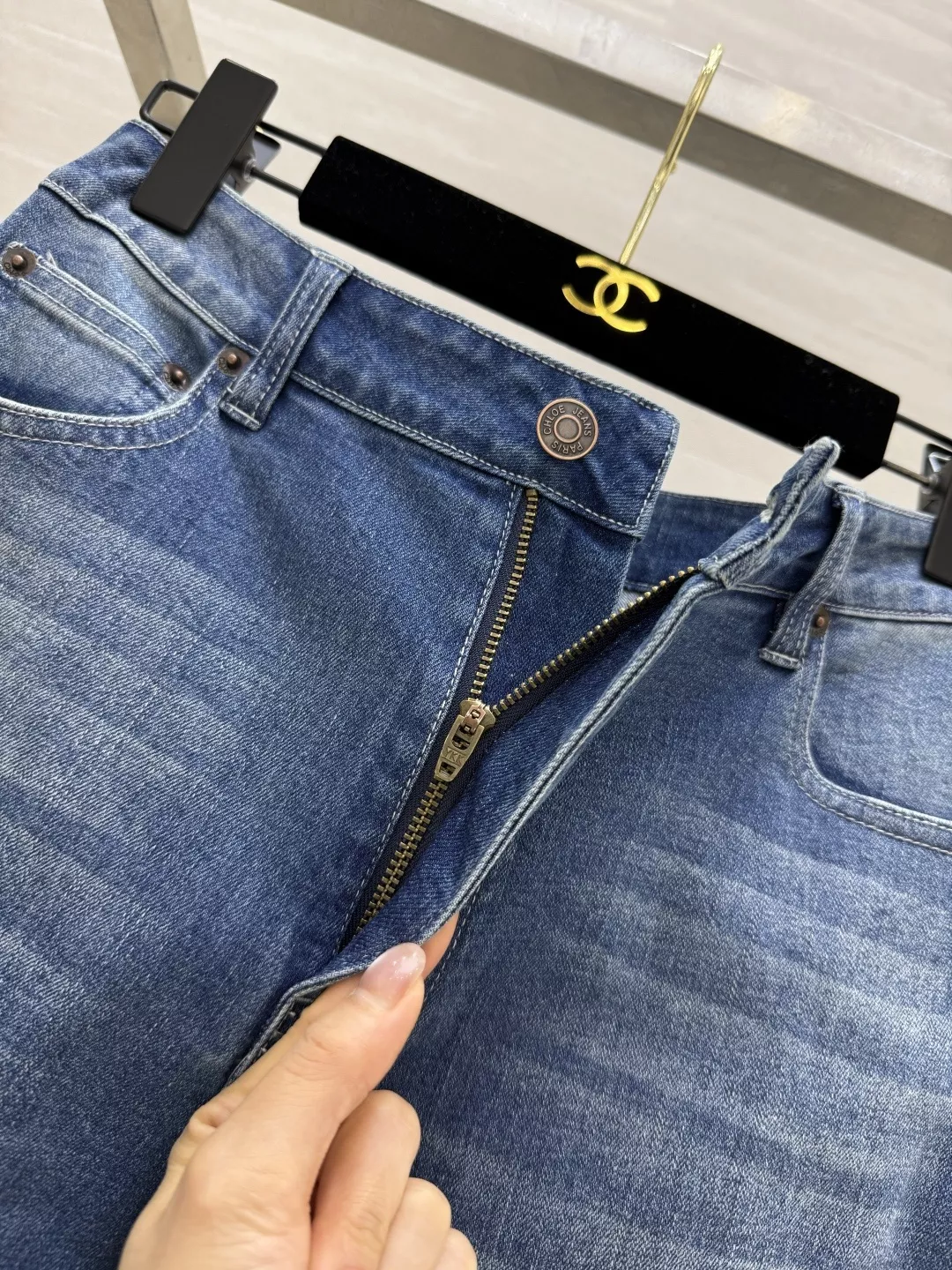 끌로에 하이웨이스트 워싱 부츠컷 데님 팬츠 상세 이미지 5