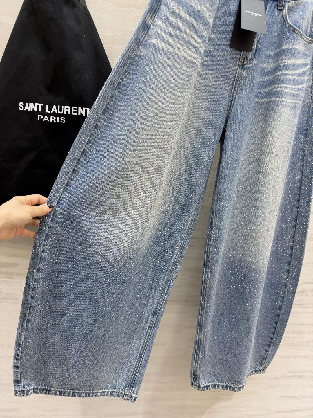 입생로랑 와이드 핏 풀장식 데님 팬츠 상세 이미지 5