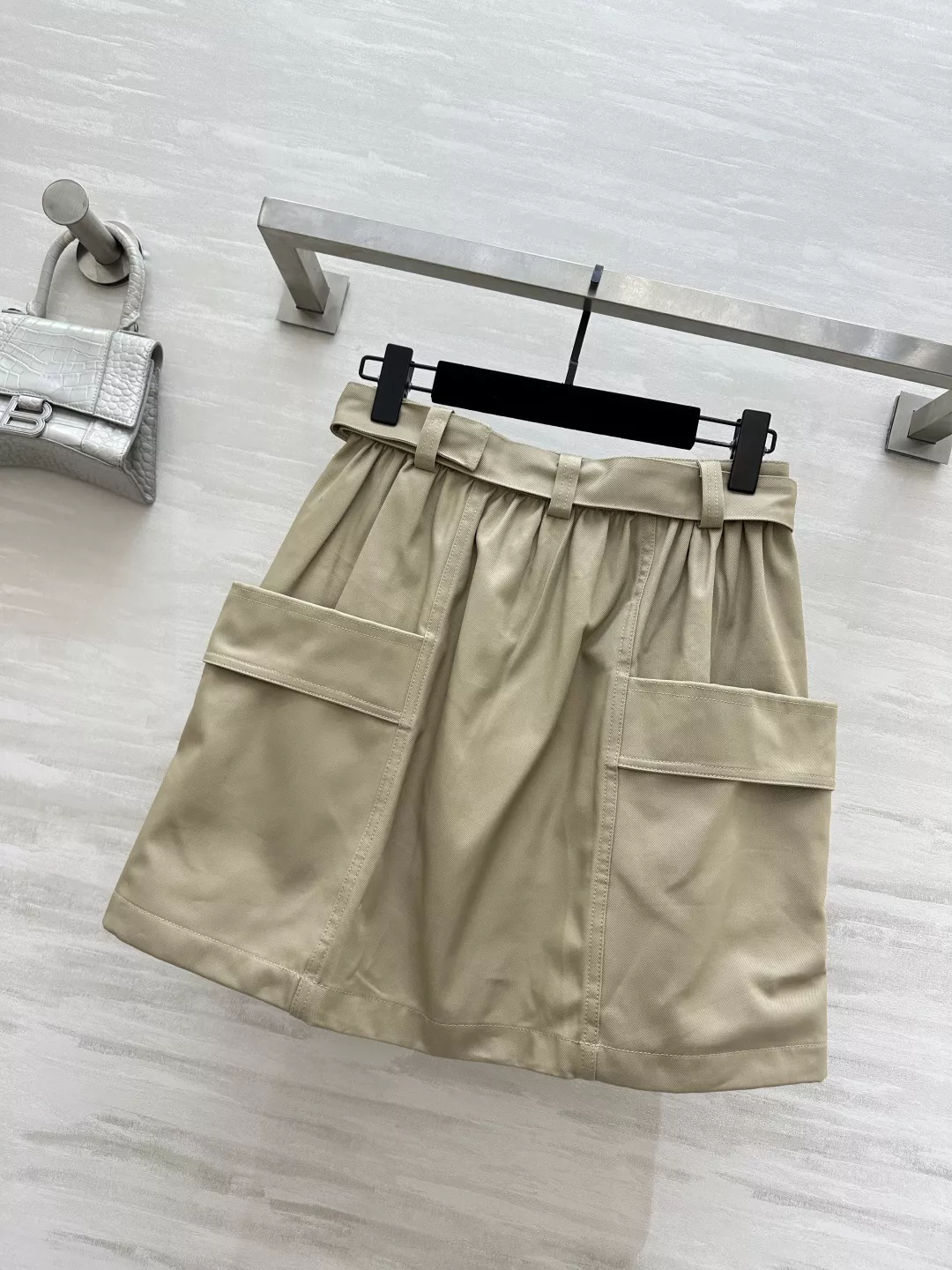 루이비통 카키 벨트 포인트 A라인 스커트 상세 이미지 4