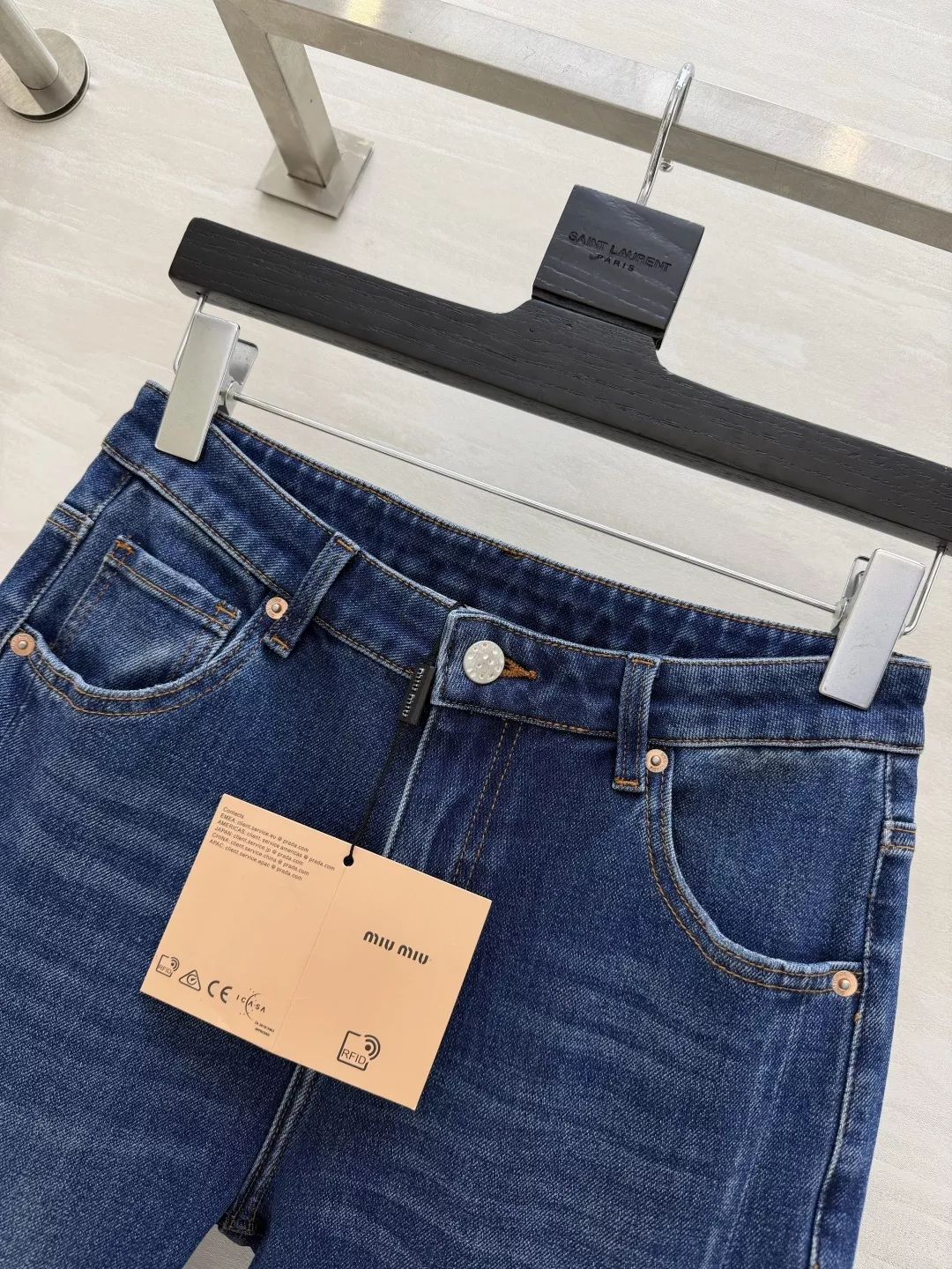 미우미우 빈티지 워싱 세미 부츠컷 데님 팬츠 상세 이미지 3