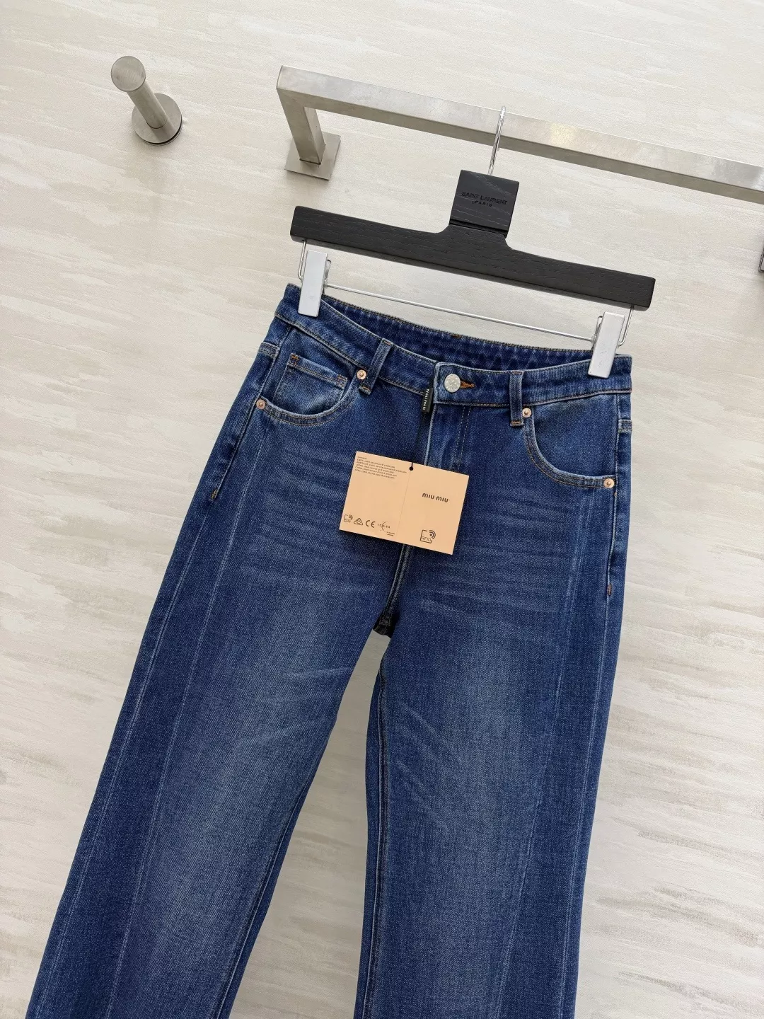 미우미우 빈티지 워싱 세미 부츠컷 데님 팬츠 상세 이미지 2