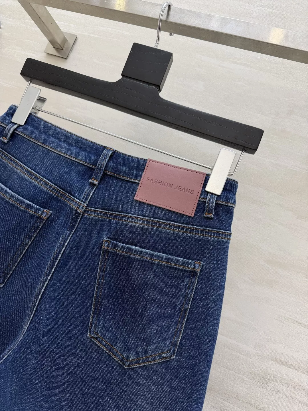 미우미우 빈티지 워싱 세미 부츠컷 데님 팬츠 상세 이미지 7