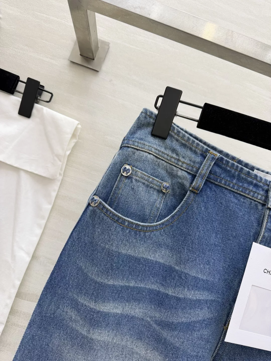 샤넬 워싱 부츠컷 데님 팬츠 상세 이미지 4