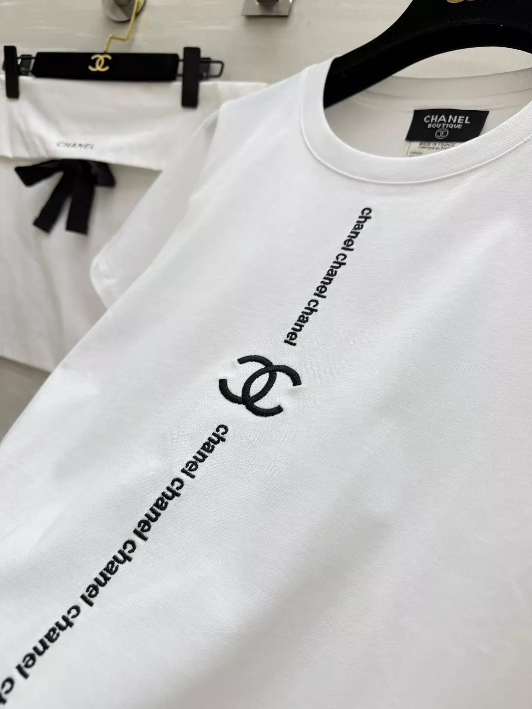 샤넬 더블C 자수 화이트 티셔츠 상세 이미지 4