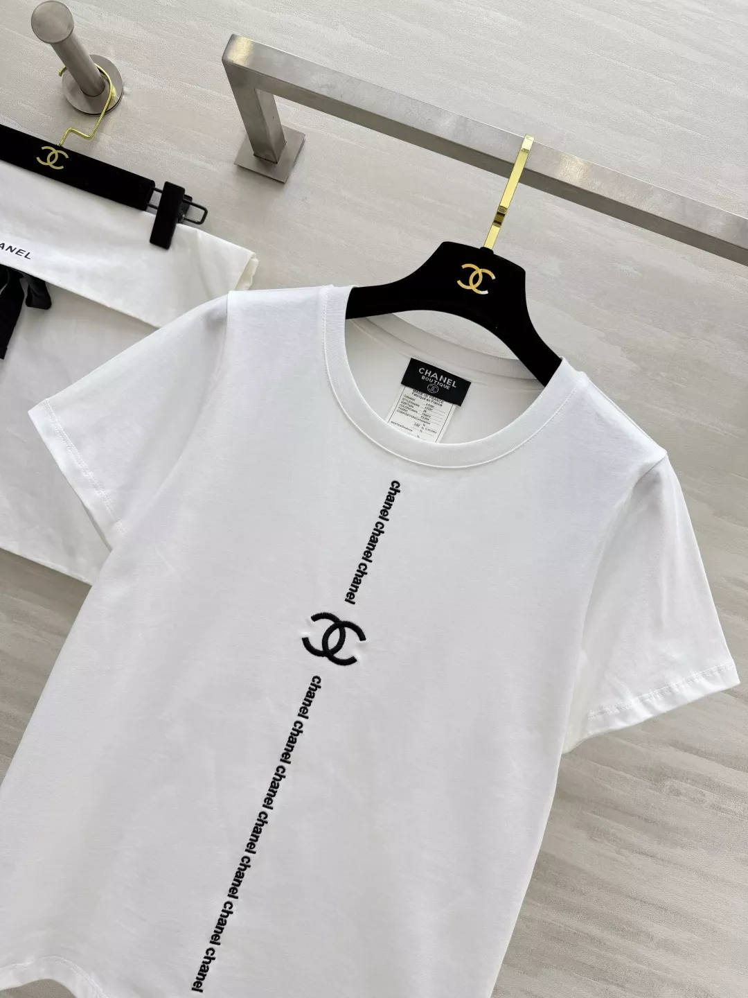 샤넬 더블C 자수 화이트 티셔츠 상세 이미지 2