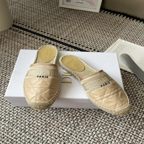 디올 로고 포인트 퀼팅 슬리퍼