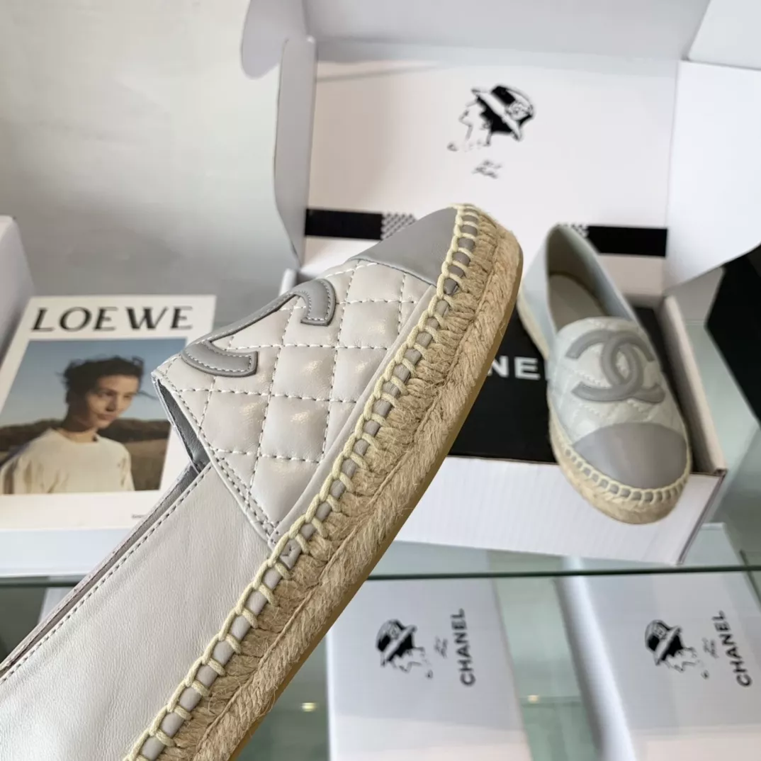샤넬 로고 포인트 라탄 플랫 슈즈 상세 이미지 8