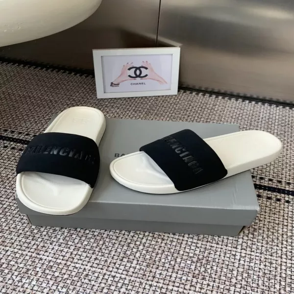 발렌시아가 로고 스트랩 플랫 비치 슬리퍼