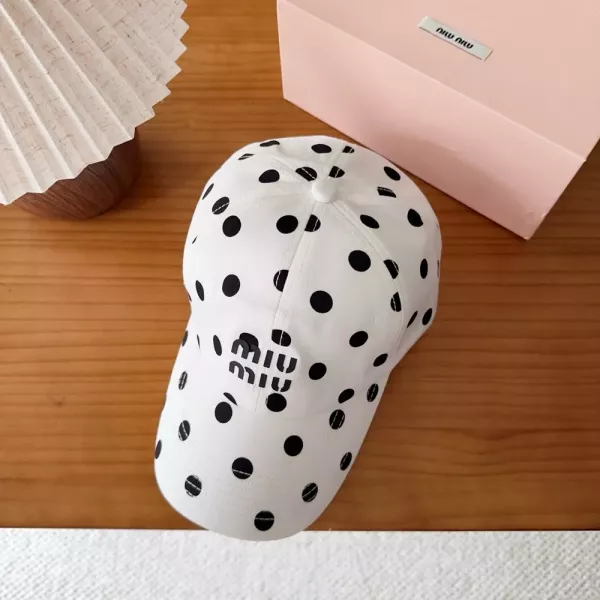 미우미우 도트 패턴 볼캡