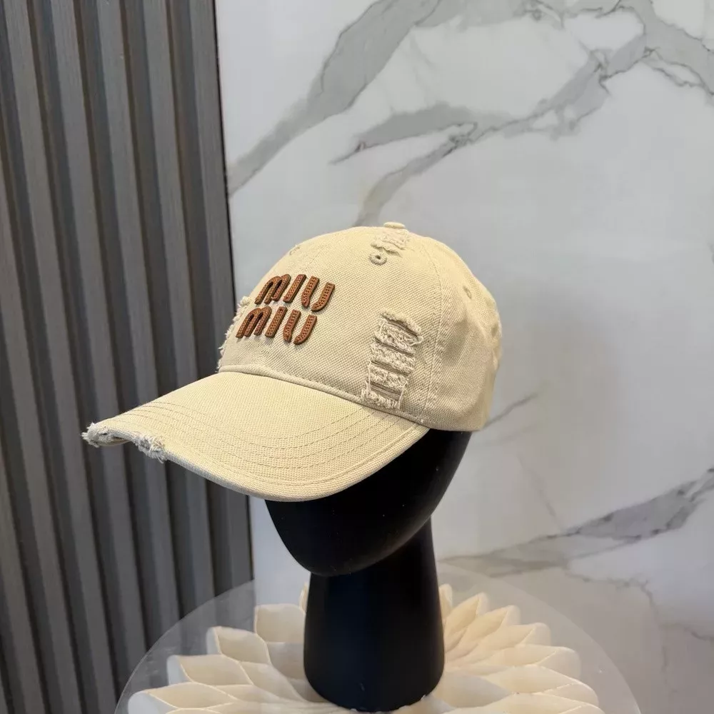 미우미우 자수 로고 디스트로이드 캡