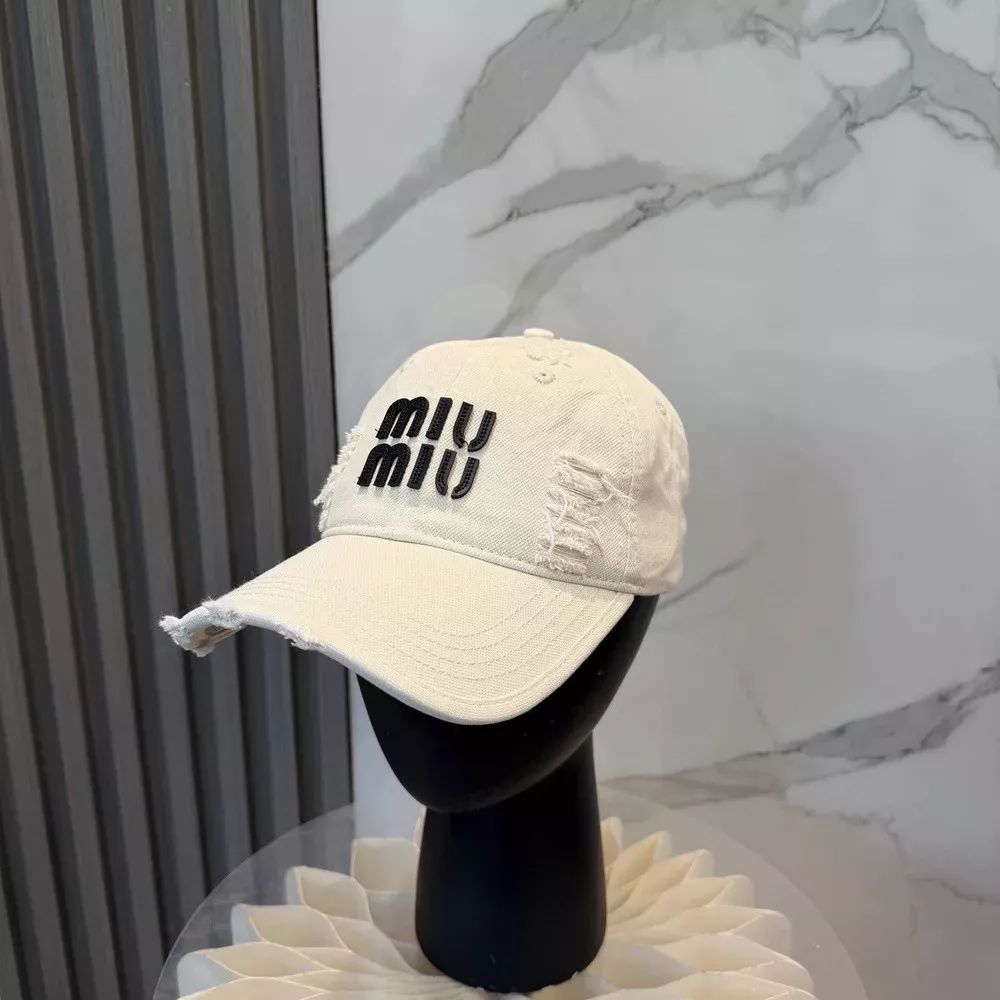 미우미우 로고 포인트 디스트로이드 캡