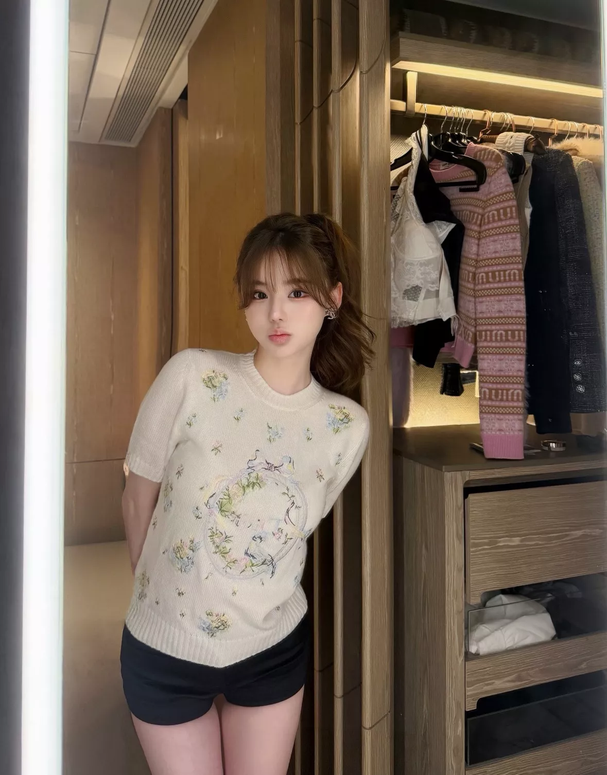 디올 화조 자수 캐시미어 반소매 상의 상세 이미지 52