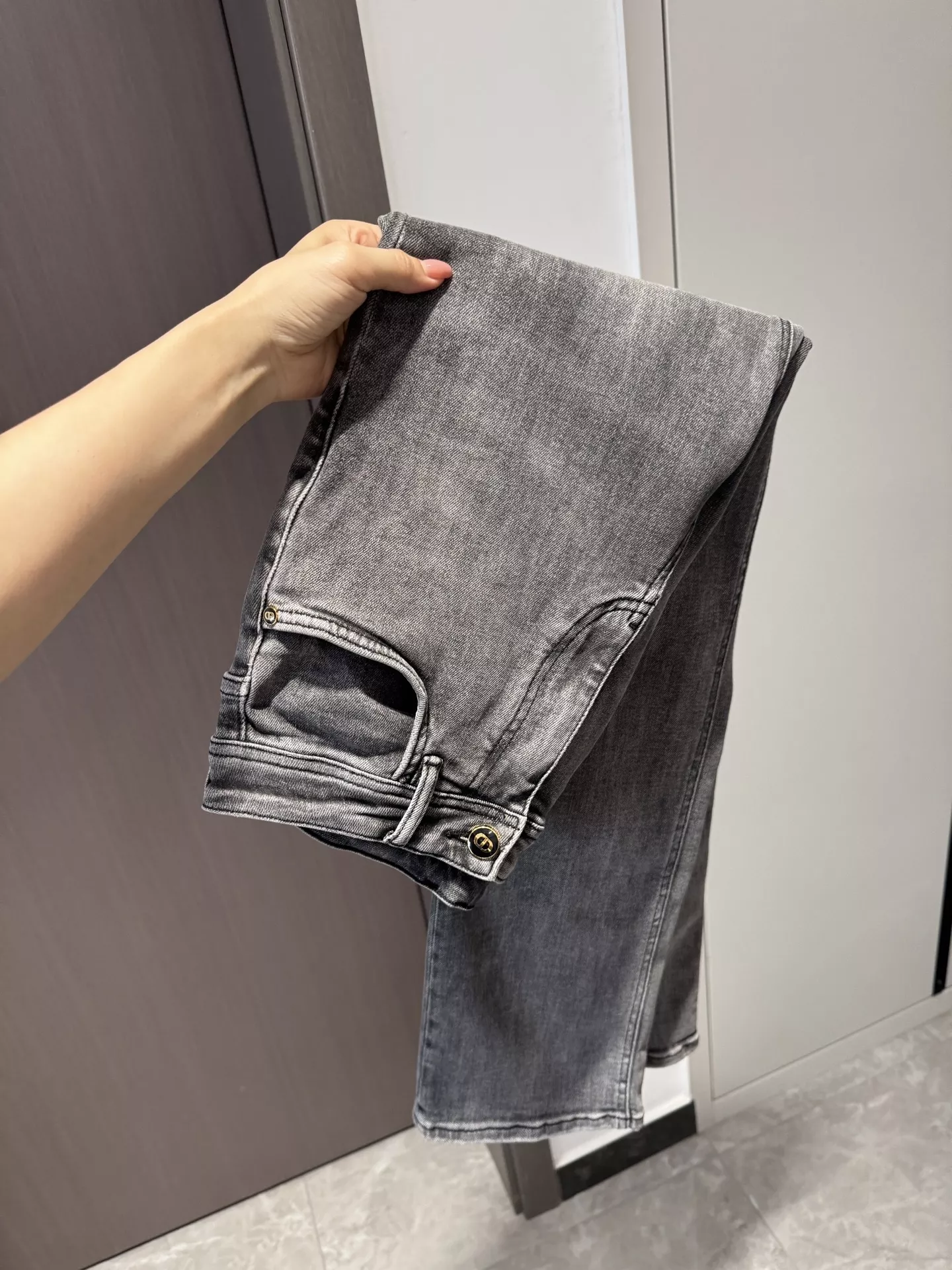 디올 자수 로고 워싱 데님 팬츠 상세 이미지 7