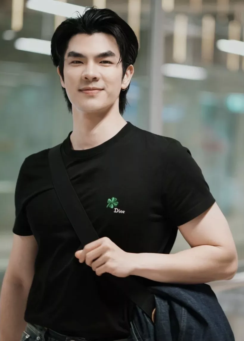 디올 클로버 자수 코튼 반소매 티셔츠 상세 이미지 35