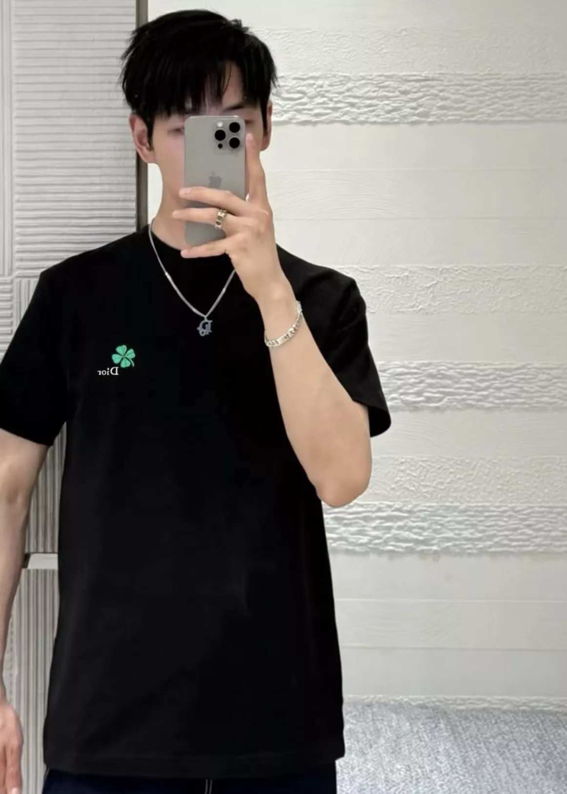 디올 클로버 자수 코튼 반소매 티셔츠 상세 이미지 29