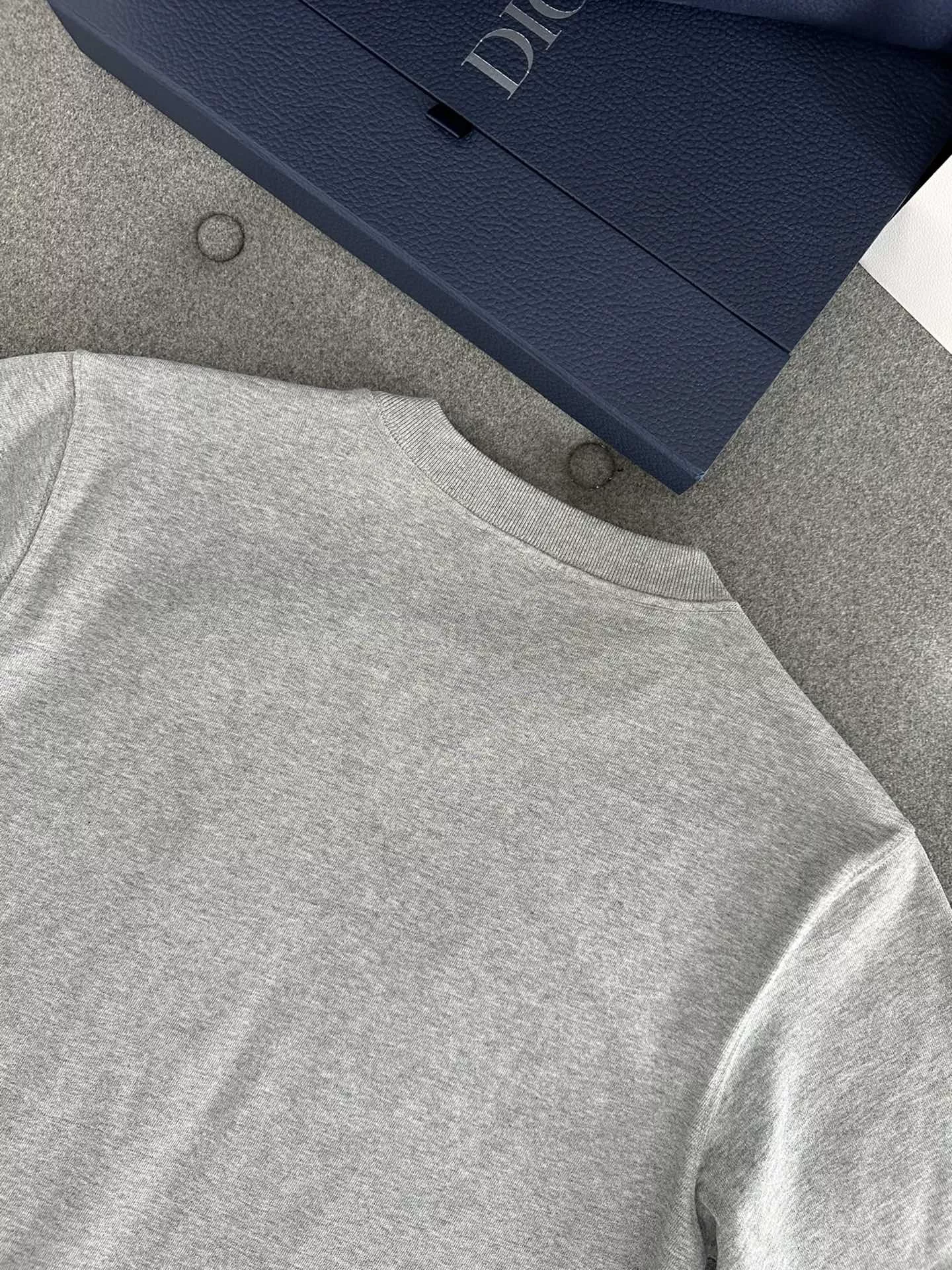 디올 자수 로고 루즈핏 코튼 반팔 티셔츠 상세 이미지 16