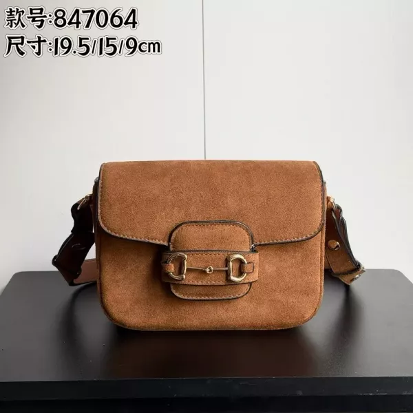 구찌 스웨이드 느낌 버클 숄더백