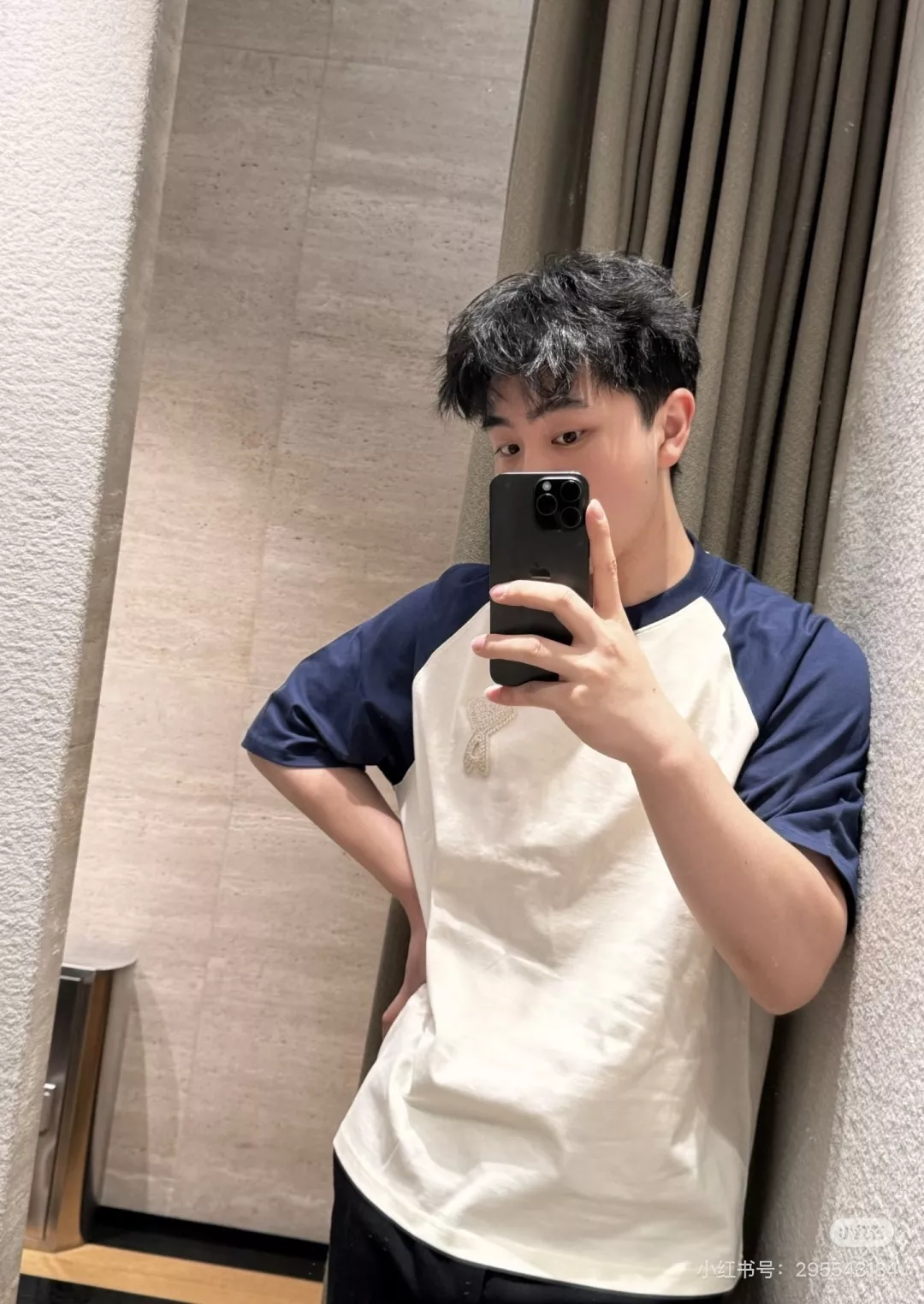 아미 래글런 슬리브 배색 반소매 티 상세 이미지 19