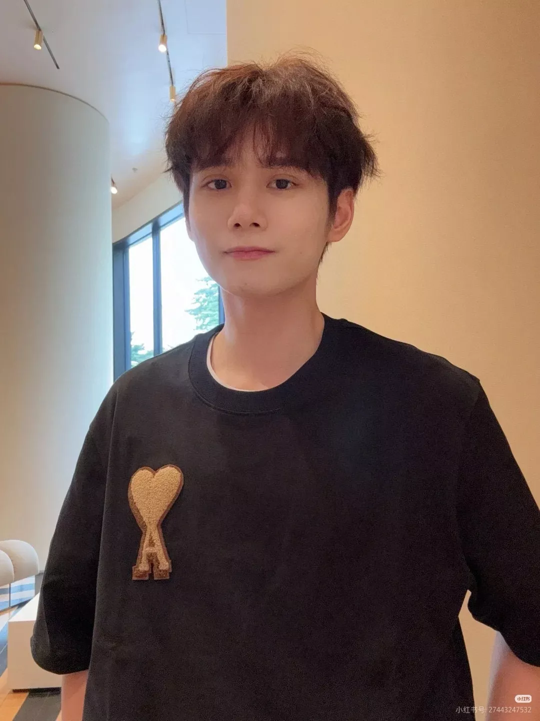 아미 블랙 골드 하트 로고 반소매 탑 상세 이미지 11