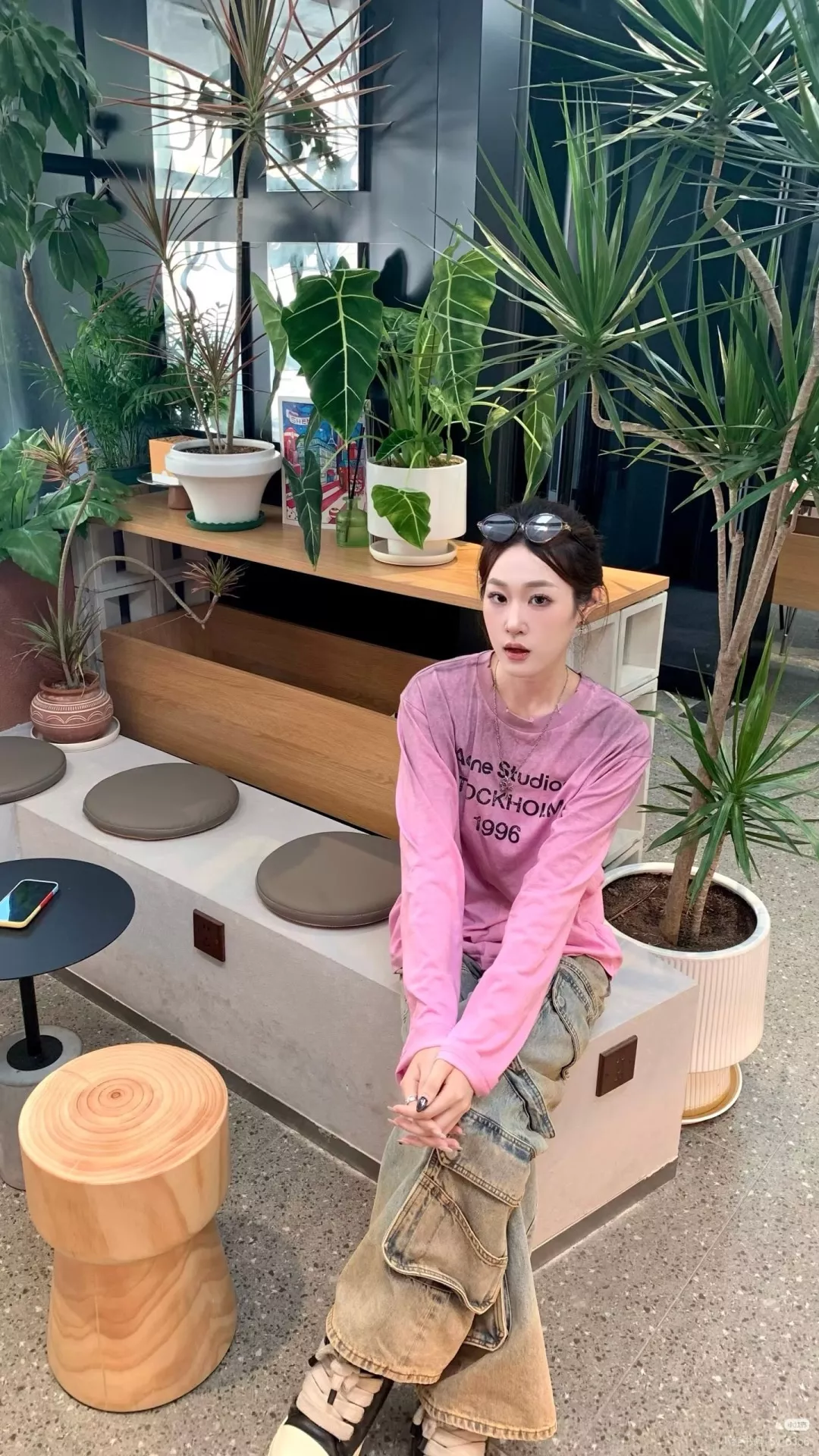 아크네스튜디오 로고 프린트 긴소매 티셔츠 상세 이미지 73