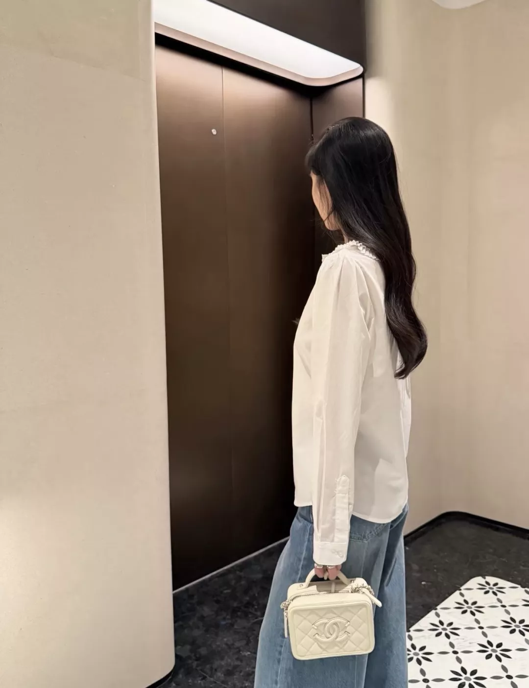 셀린느 프릴 카라 화이트 자수 블라우스 상세 이미지 13