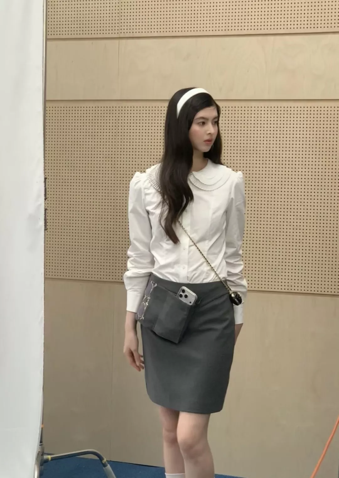 셀린느 프릴 카라 화이트 자수 블라우스 상세 이미지 14