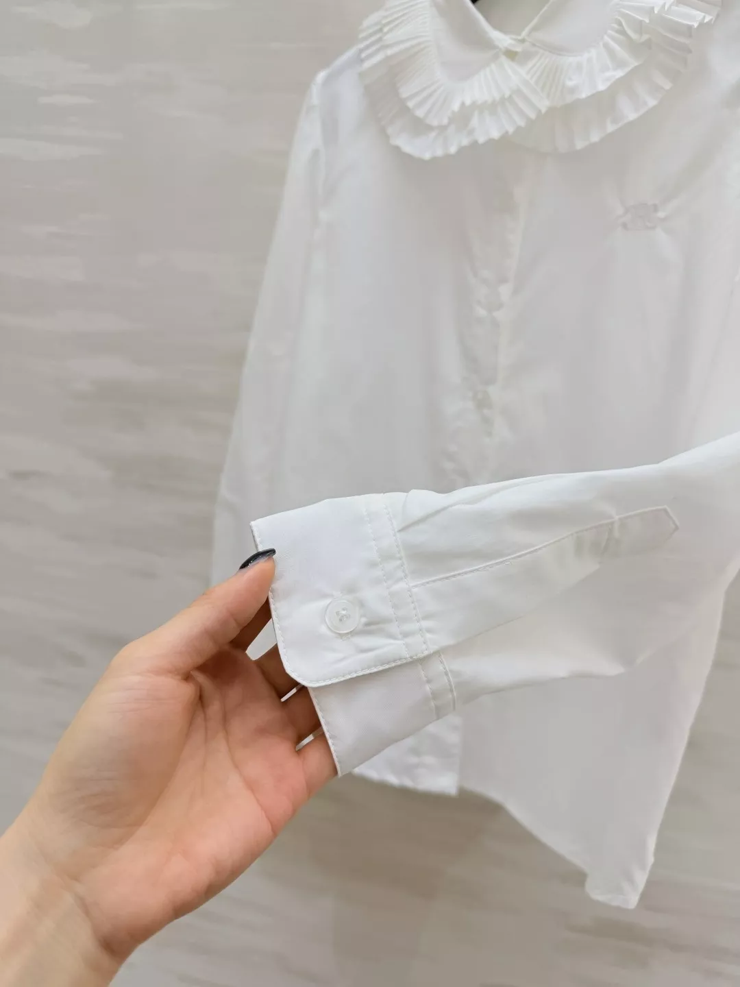 셀린느 프릴 카라 화이트 자수 블라우스 상세 이미지 6