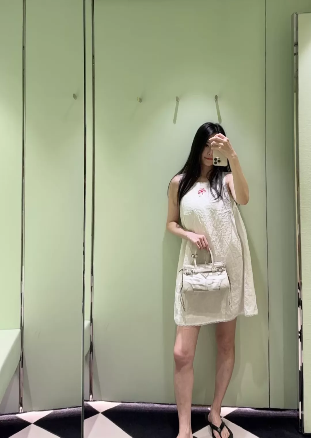 프라다 플라워 자수 포인트 화이트 원피스 상세 이미지 15