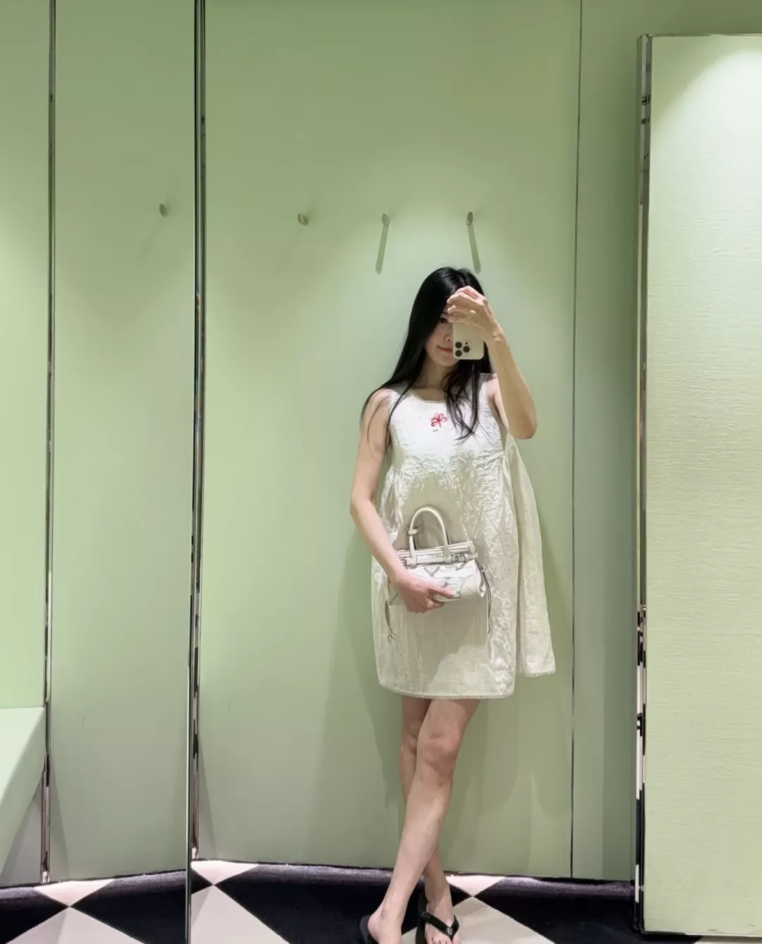 프라다 플라워 자수 포인트 화이트 원피스 상세 이미지 16