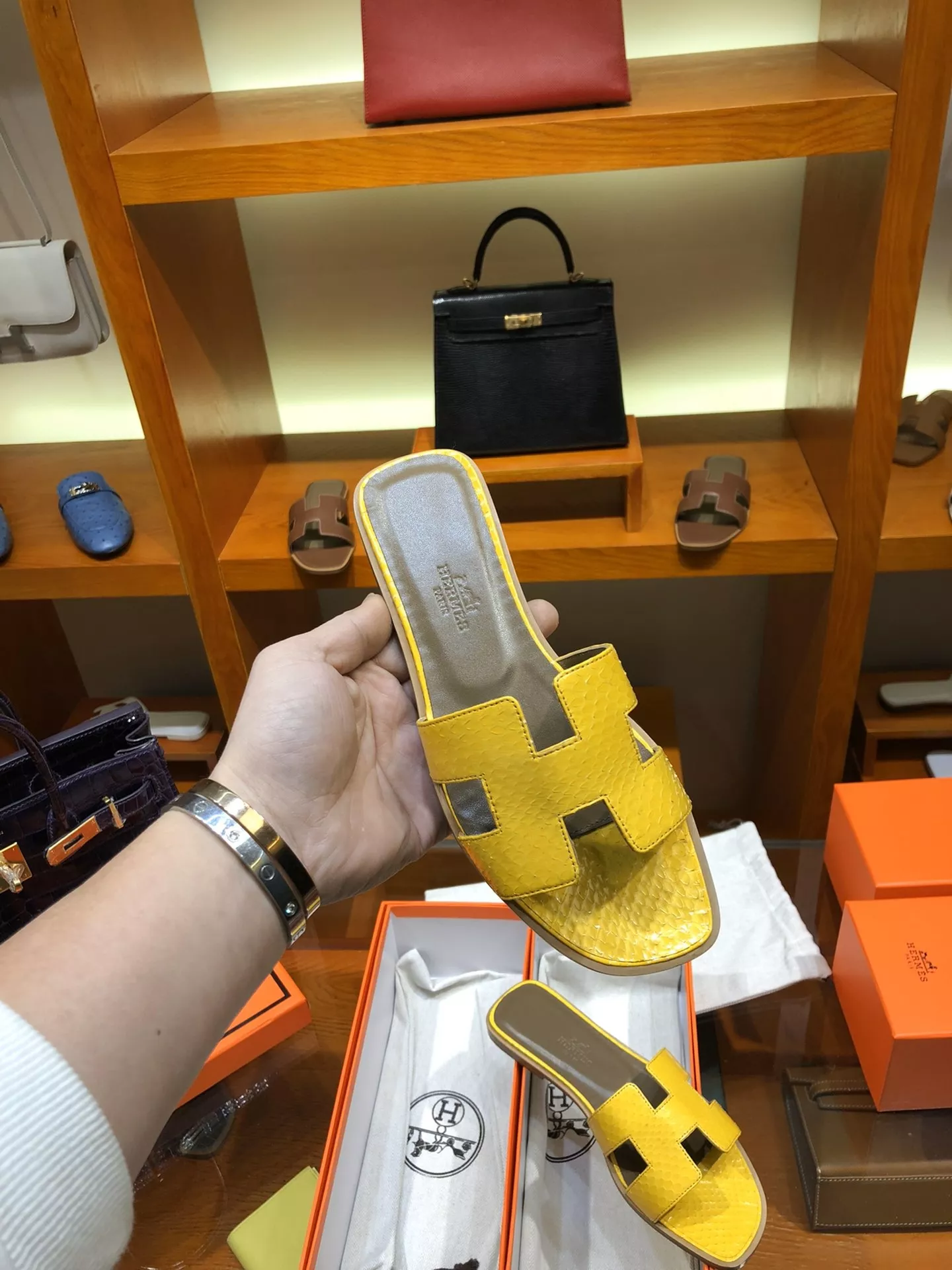 에르메스 파이톤 레더 H 슬리퍼 상세 이미지 3