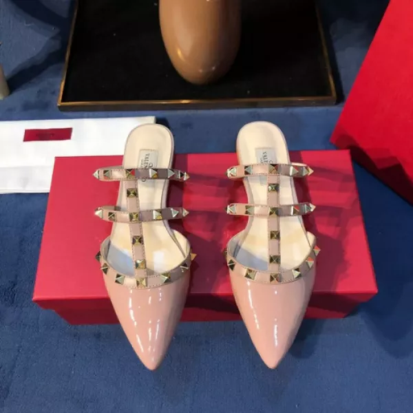 발렌티노 스터드 포인트 뮬 슬리퍼