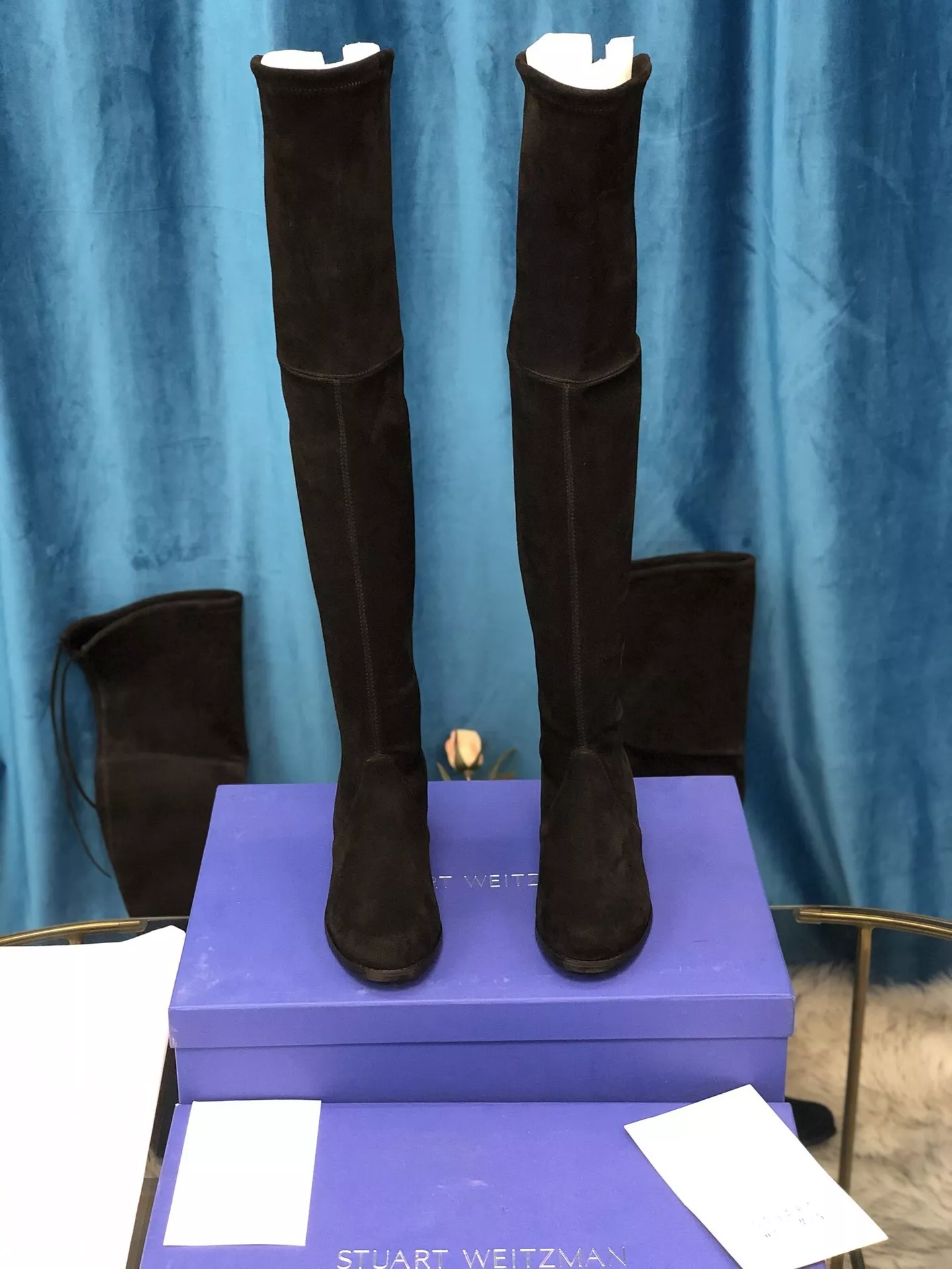 스튜어트와이츠먼 클래식 후면 리본 스트레치 오버니 부츠 상세 이미지 2