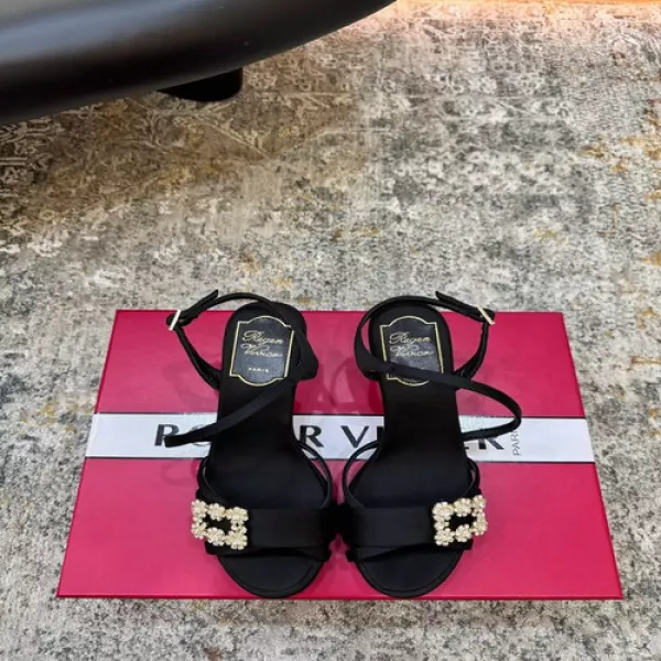 로저비비에 진주 버클 스트랩 샌들