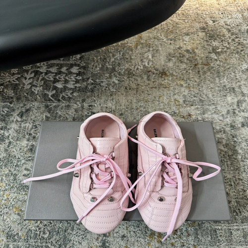 발렌시아가 레이스업 핑크 스니커즈