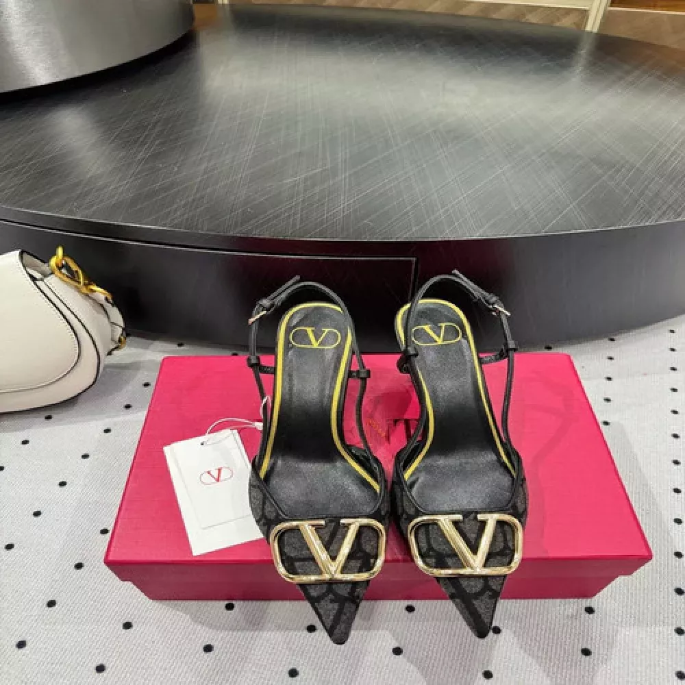 발렌티노 브이 로고 스트랩 힐 샌들