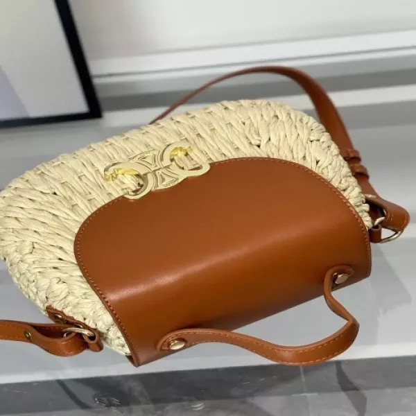 셀린느 라피아 스타일 레더 포인트 백