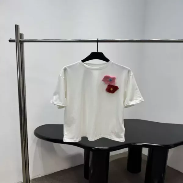 펜디 플라워 브로치 라운드넥 티셔츠