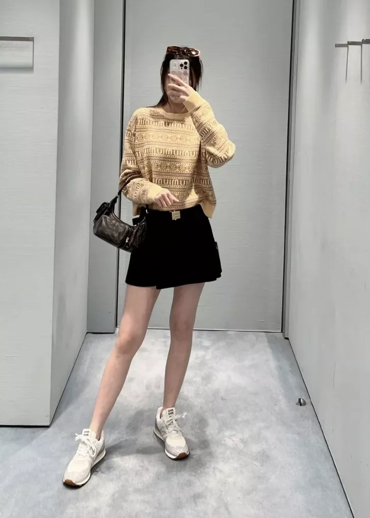 미우미우 로고 벨트 플리츠 미니 스커트 상세 이미지 30