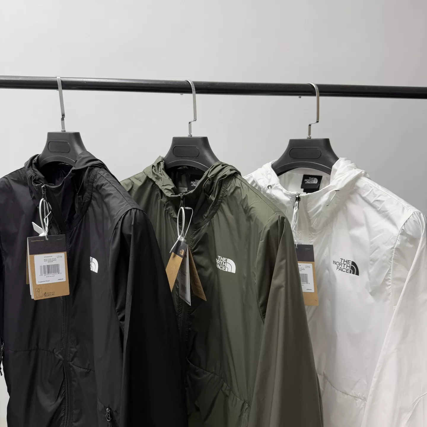 노스페이스 후드 경량 바람막이 재킷 상세 이미지 3