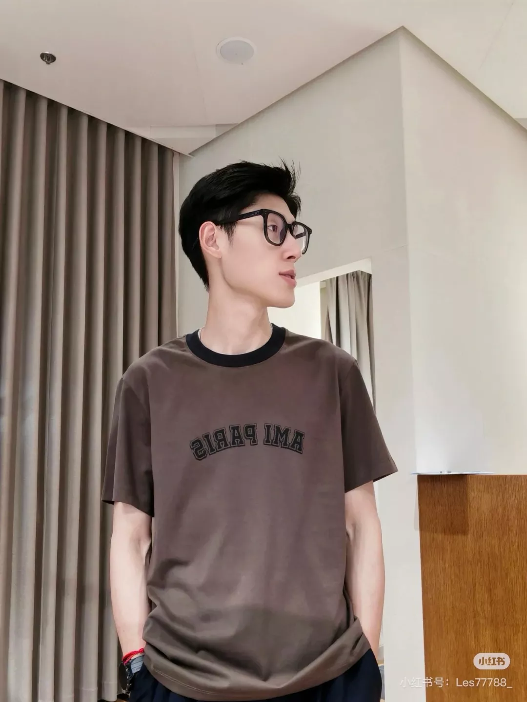 아미 배색 넥 레터링 프린트 반팔 티셔츠 상세 이미지 37