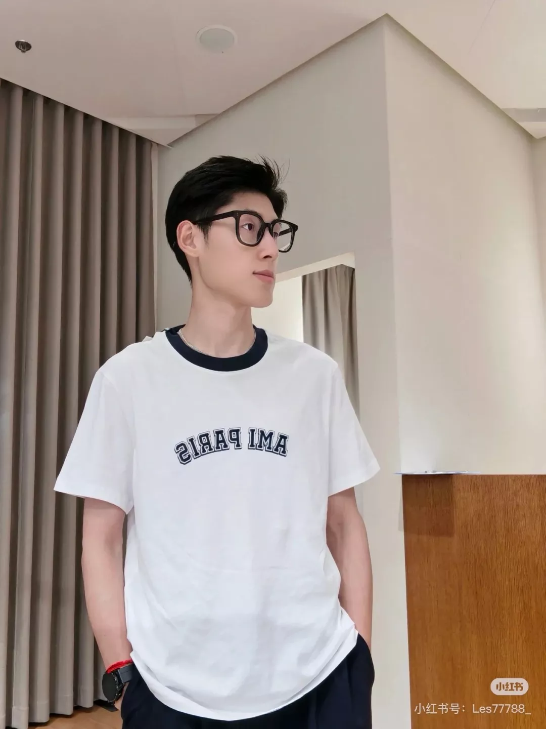 아미 배색 넥 레터링 프린트 반팔 티셔츠 상세 이미지 35