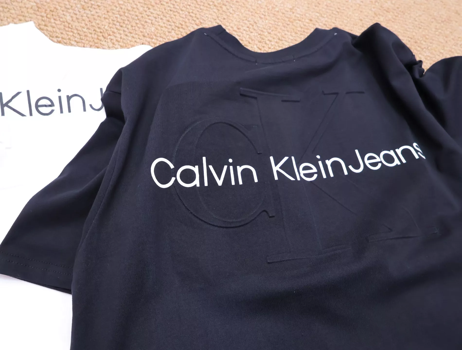 캘빈클라인 로고 자수 라운드 반팔 티셔츠 상세 이미지 11