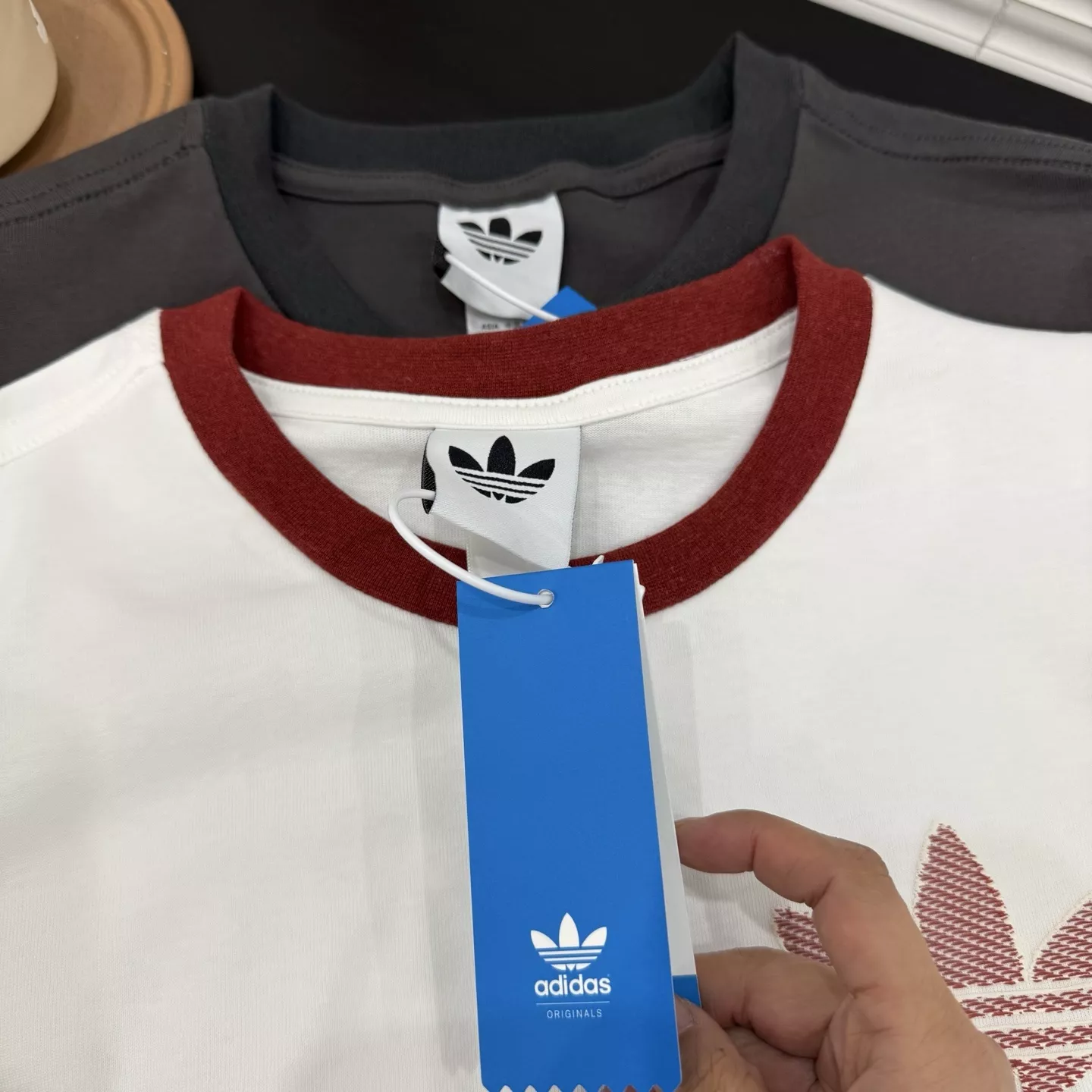 아디다스 삼선 로고 배색 라운드 티셔츠 상세 이미지 5