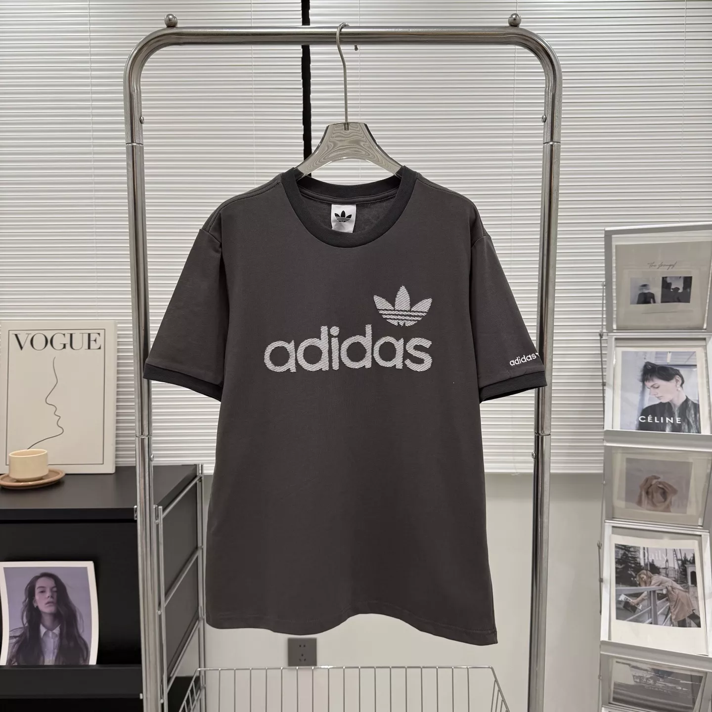 아디다스 삼선 로고 배색 라운드 티셔츠 상세 이미지 3