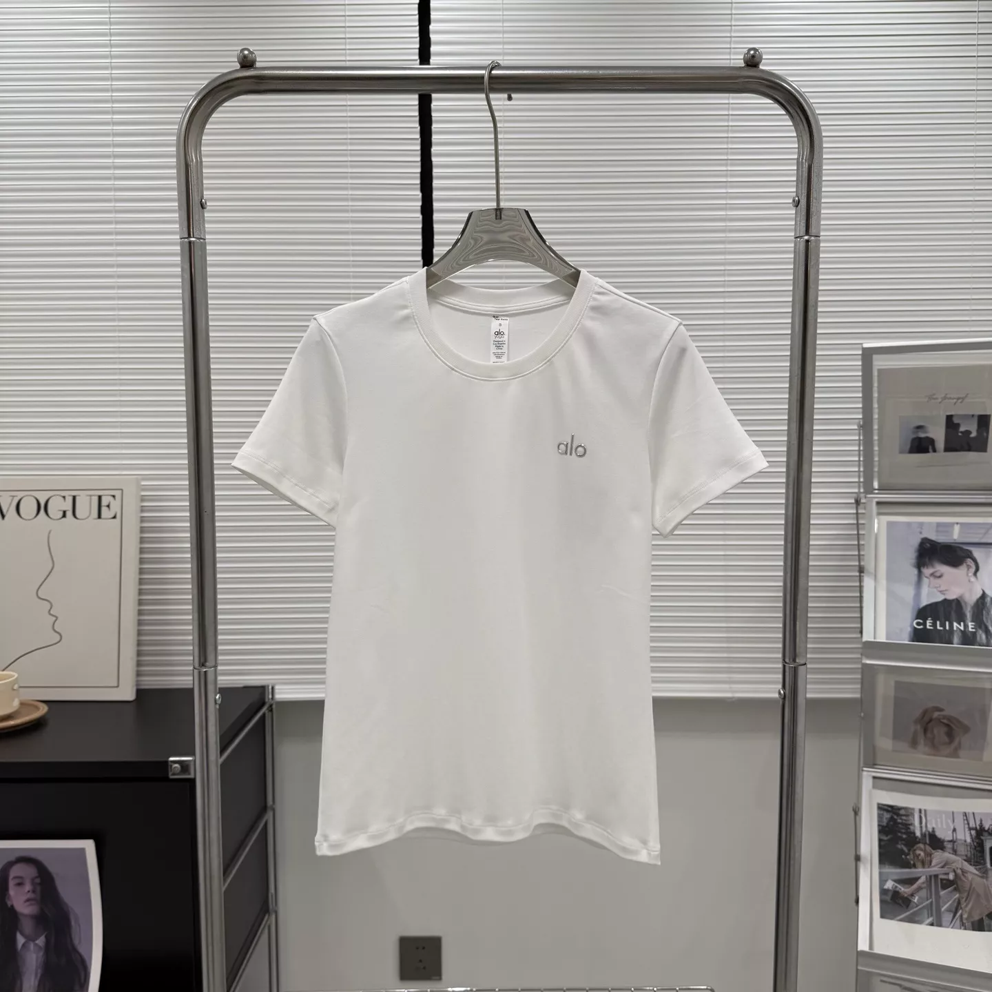 알로 클래식 로고 라운드넥 반소매 티셔츠 상세 이미지 4