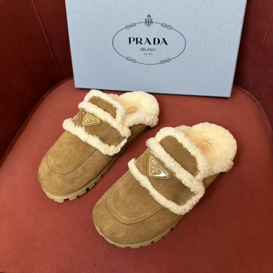 프라다 양털 안감 반닫이 슬리퍼 상세 이미지 2