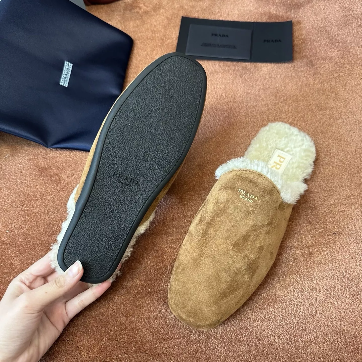 프라다 빈티지 무드 레이스업 로퍼 상세 이미지 6