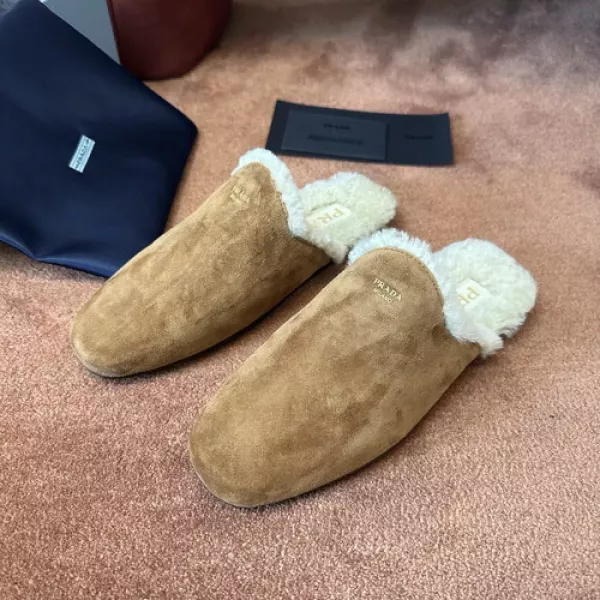 프라다 빈티지 무드 레이스업 로퍼