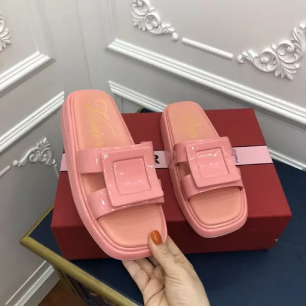로저비비에 버클 장식 페이턴트 슬라이드